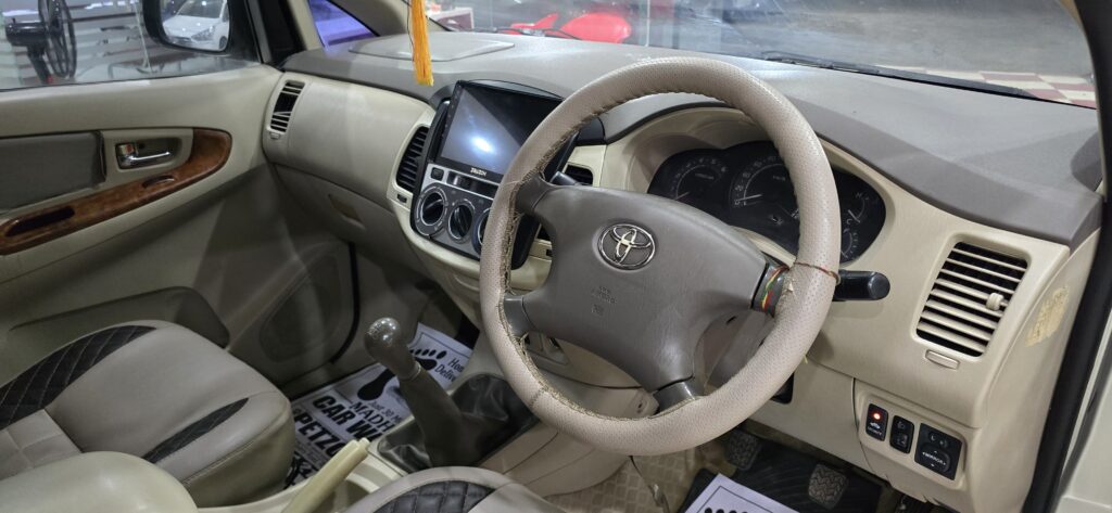 2008, Toyota Innova V, MT, Diesel